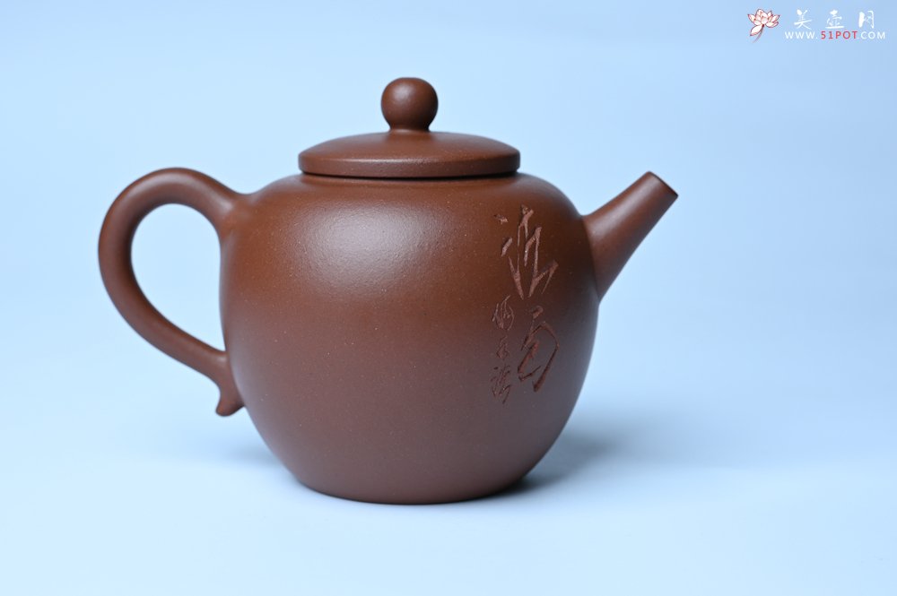 紫砂壶图片：毛国强入室弟子黄云初 特好老紫泥清莲壶 何水法书法清白 刘世涛伯陶刻 - 宜兴紫砂壶网