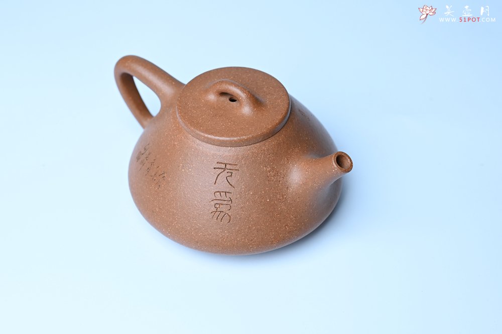 紫砂壶图片：油润五彩段泥 全手工薄胎子冶石瓢 难度大 骨肉匀挺 文气装饰罗汉图 无为 - 宜兴紫砂壶网