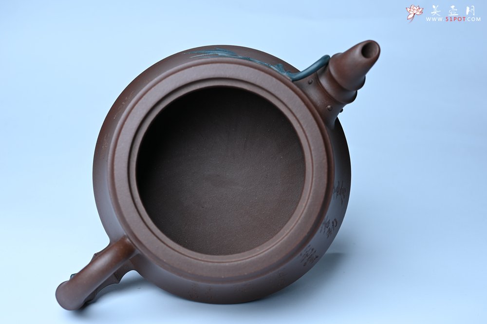 紫砂壶图片：美壶年底特惠 精品松竹梅紫砂壶 清虚静泰 暮色苍茫看劲松 乱云飞渡仍从容 - 宜兴紫砂壶网