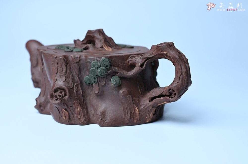 紫砂壶图片：实力派国工奚亮 全手工双色松桩壶 此壶灵动刻画描绘松桩之形 - 宜兴紫砂壶网