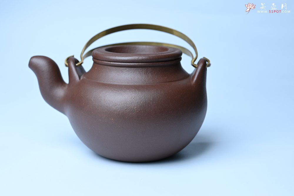 紫砂壶图片：美壶特惠 手工手制精致老紫泥提梁壶 茶人醉爱 - 宜兴紫砂壶网