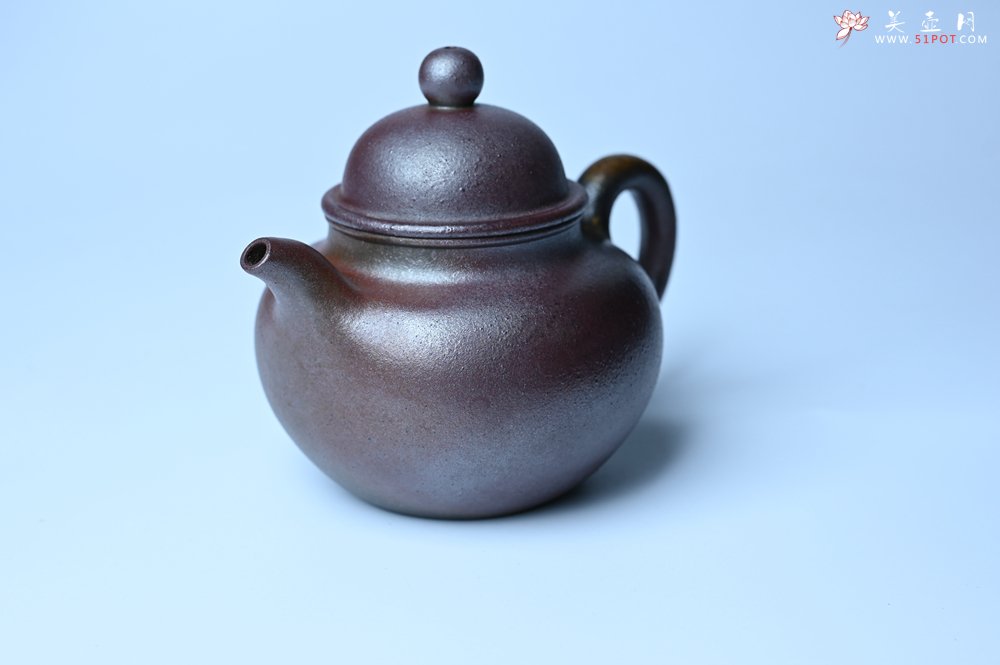 紫砂壶图片：美壶特惠 精致柴烧青灰泥掇球壶 茶人醉爱 - 宜兴紫砂壶网