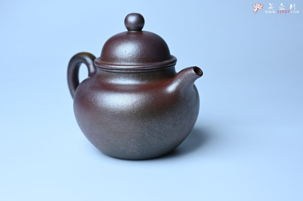 紫砂壶图片：美壶特惠 精致柴烧青灰泥掇球壶 茶人醉爱 - 宜兴紫砂壶网