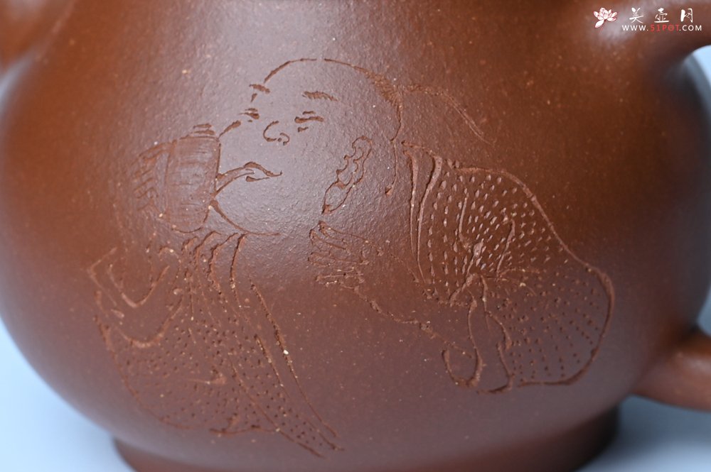 紫砂壶图片：美壶特惠 王老师 全手工红降坡泥潘壶 国助工 易轩 范小君徒杨志超老师刻绘 装饰小富贵特文气 - 宜兴紫砂壶网