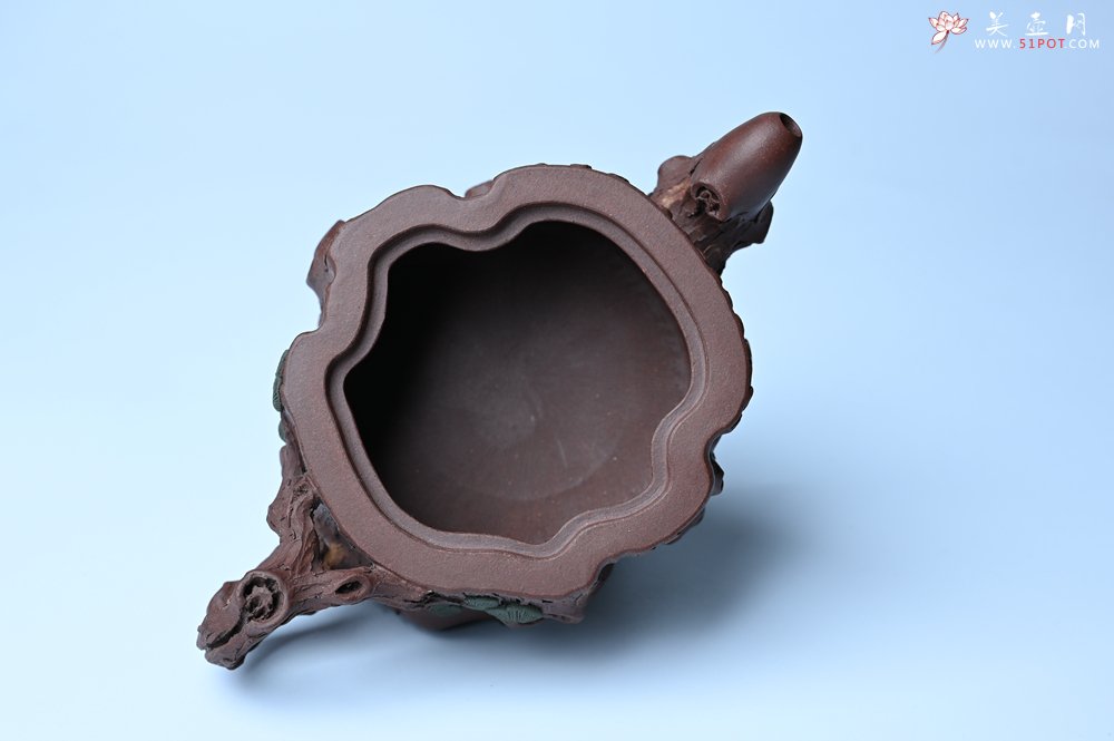 紫砂壶图片：实力派国工奚亮 全手工双色松桩壶 此壶灵动刻画描绘松桩之形 - 宜兴紫砂壶网