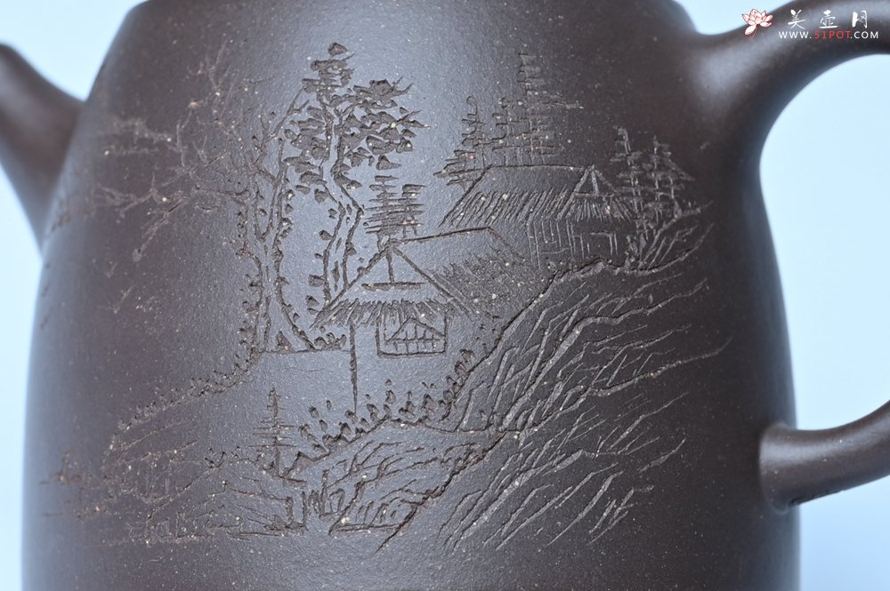 紫砂壶图片：美壶特惠 老紫泥精致山水汉铎壶 茶人醉爱 - 宜兴紫砂壶网