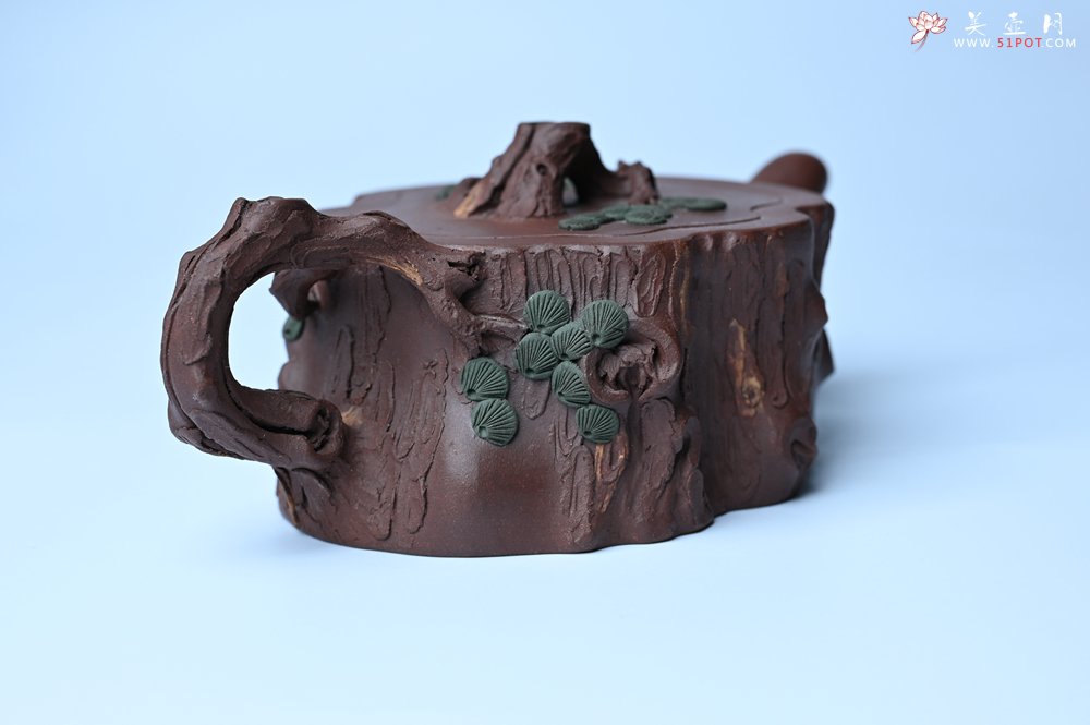 紫砂壶图片：实力派国工奚亮 全手工双色松桩壶 此壶灵动刻画描绘松桩之形 - 宜兴紫砂壶网