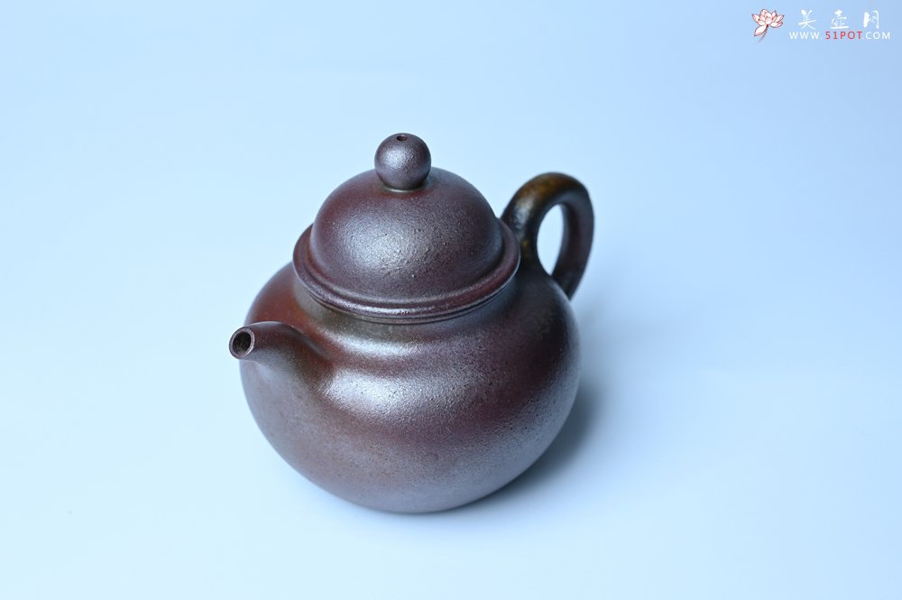 紫砂壶图片：美壶特惠 精致柴烧青灰泥掇球壶 茶人醉爱 - 宜兴紫砂壶网