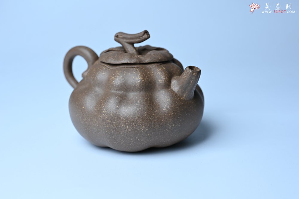 紫砂壶图片：美壶特惠 精致卡盖全手工老青段仿生小花货柿子壶 茶人醉爱 - 宜兴紫砂壶网