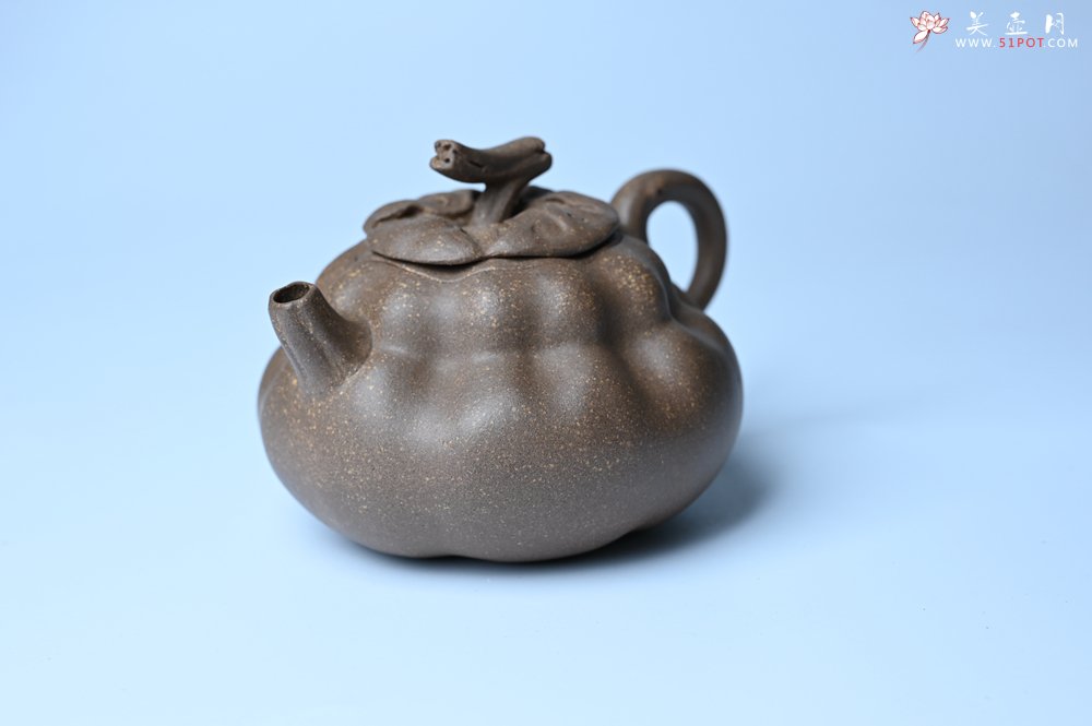 紫砂壶图片：美壶特惠 精致卡盖全手工老青段仿生小花货柿子壶 茶人醉爱 - 宜兴紫砂壶网