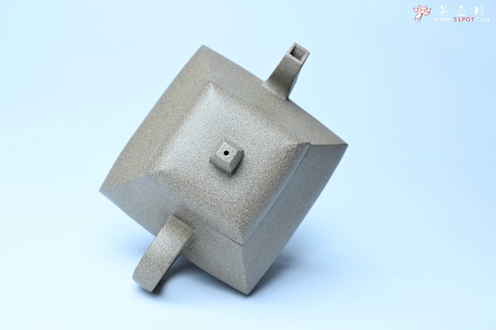 紫砂壶图片：美壶中秋国庆特惠 精工老段泥四方君德公道壶 独孔 茶人醉爱 - 宜兴紫砂壶网