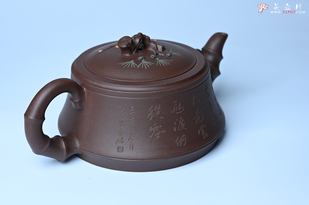 紫砂壶图片：美壶年底特惠 精品松竹梅紫砂壶 清虚静泰 暮色苍茫看劲松 乱云飞渡仍从容 - 宜兴紫砂壶网