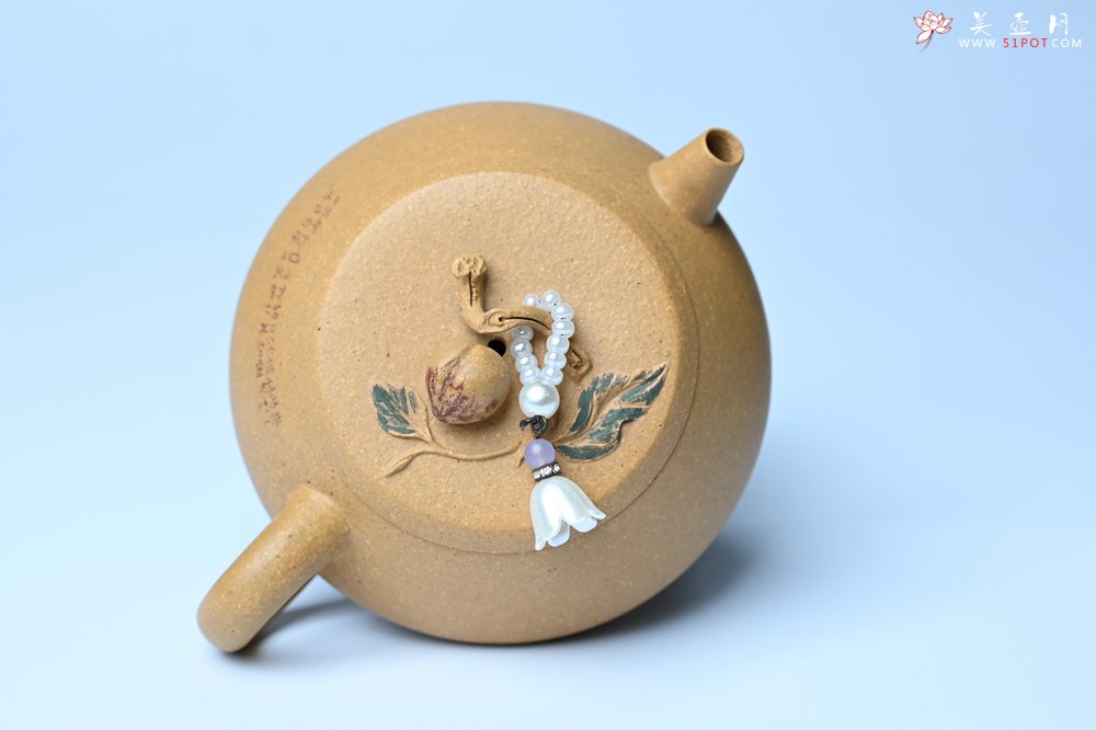 紫砂壶图片：美壶特惠 特好黄龙山段泥香桃壶 桃和叶特灵动 仿生佳作 - 宜兴紫砂壶网