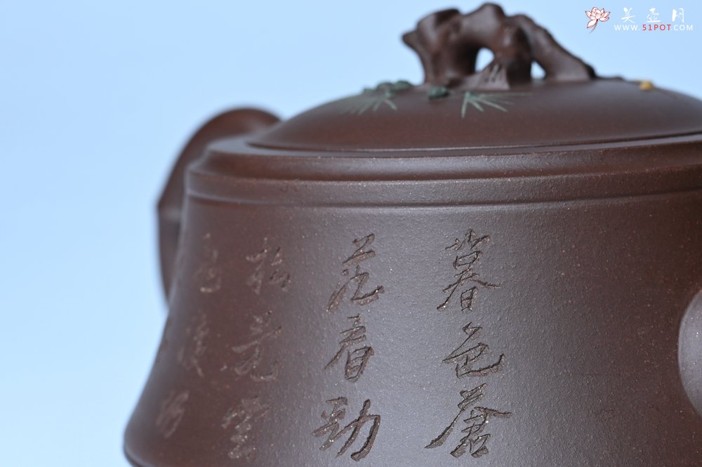 紫砂壶图片：美壶年底特惠 精品松竹梅紫砂壶 清虚静泰 暮色苍茫看劲松 乱云飞渡仍从容 - 宜兴紫砂壶网