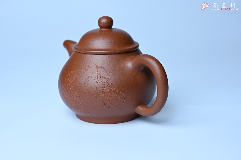 紫砂壶图片：美壶特惠 王老师 全手工红降坡泥潘壶 国助工 易轩 范小君徒杨志超老师刻绘 装饰小富贵特文气 - 宜兴紫砂壶网
