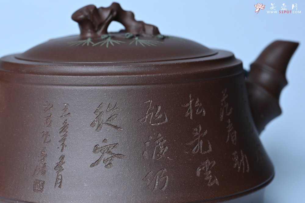 紫砂壶图片：美壶年底特惠 精品松竹梅紫砂壶 清虚静泰 暮色苍茫看劲松 乱云飞渡仍从容 - 宜兴紫砂壶网