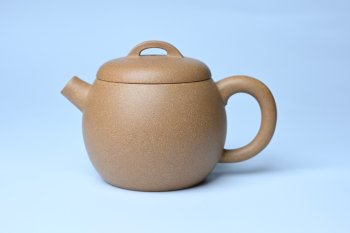 紫砂壶图片：美壶特惠 特好老黄段泥精致大炮巨轮壶 茶人醉爱 - 宜兴紫砂壶网