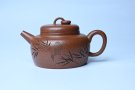 紫砂壶图片：美壶特惠 养过油润降坡泥圈钮德中壶 茶人醉爱 - 宜兴紫砂壶网