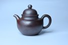 紫砂壶图片：美壶特惠 精致柴烧青灰泥掇球壶 茶人醉爱 - 宜兴紫砂壶网
