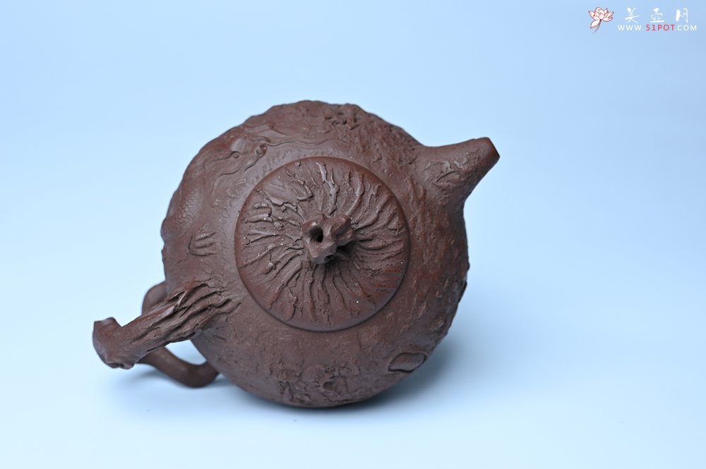 紫砂壶图片：潜力股赵老师实力演绎全手工龙供春壶 肌理细腻逼真 - 宜兴紫砂壶网