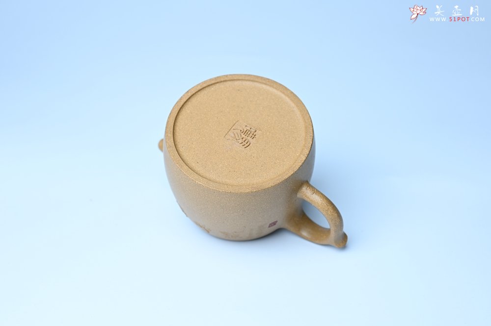 紫砂壶图片：美壶特惠 精致特好黄段泥井栏壶 泥绘祥瑞兔子 惠风和畅 寓意吉祥好运常来 - 宜兴紫砂壶网