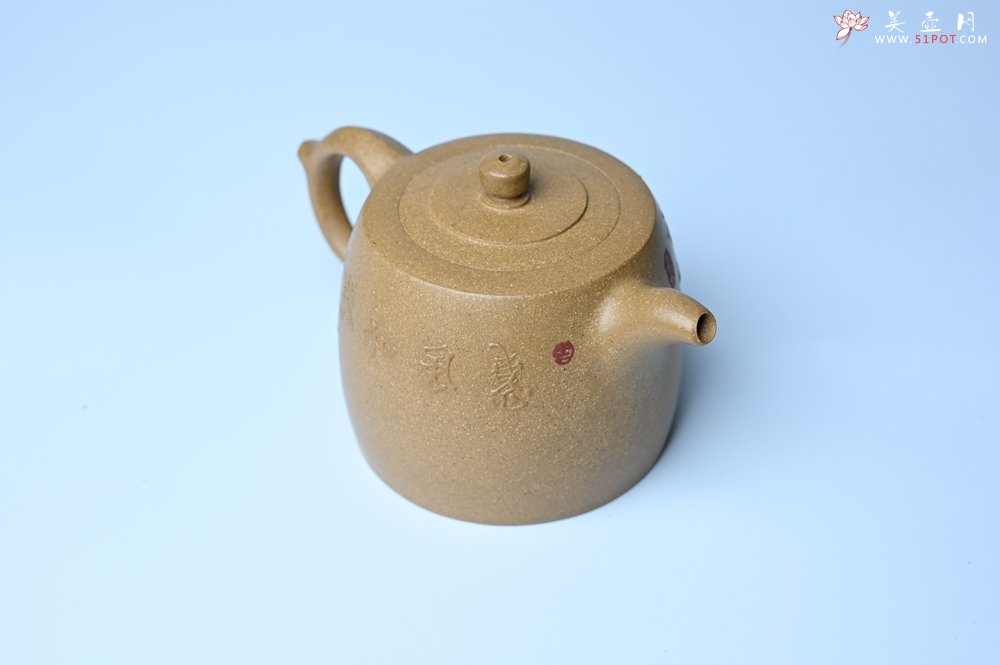紫砂壶图片：美壶特惠 精致特好黄段泥井栏壶 泥绘祥瑞兔子 惠风和畅 寓意吉祥好运常来 - 宜兴紫砂壶网