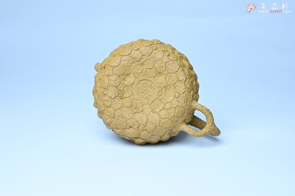 紫砂壶图片：美壶特惠 全手工黄段供春 肌理有老树瘿的感觉 灰常赞 - 宜兴紫砂壶网