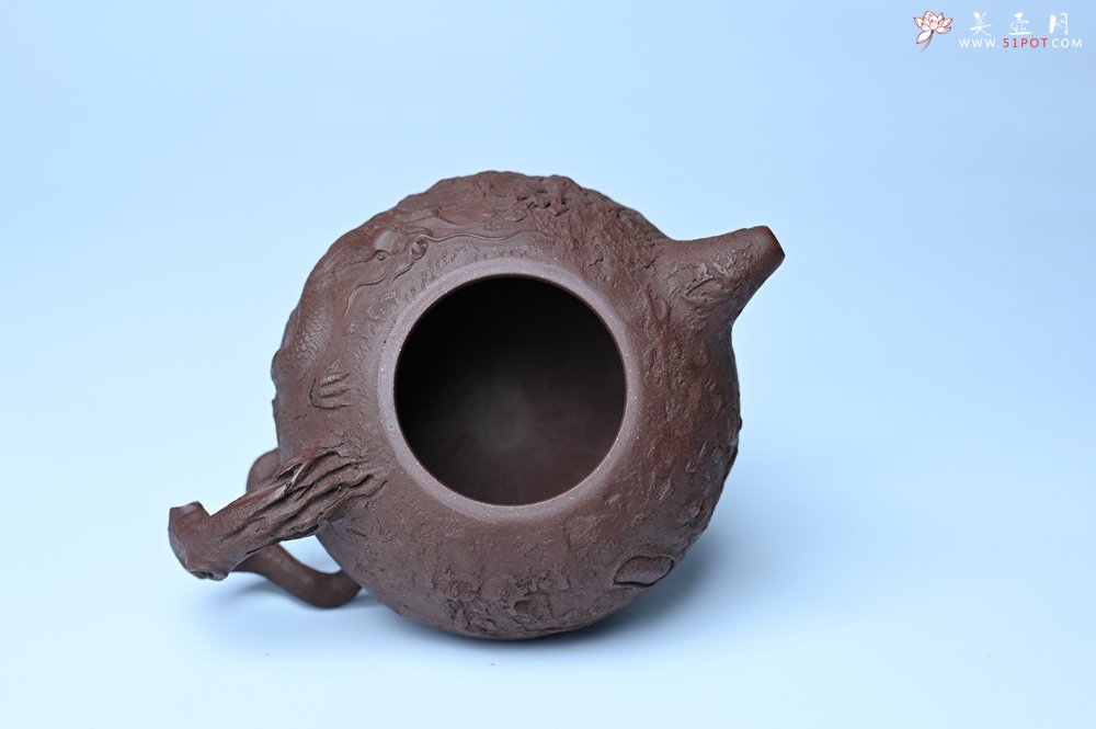 紫砂壶图片：潜力股赵老师实力演绎全手工龙供春壶 肌理细腻逼真 - 宜兴紫砂壶网