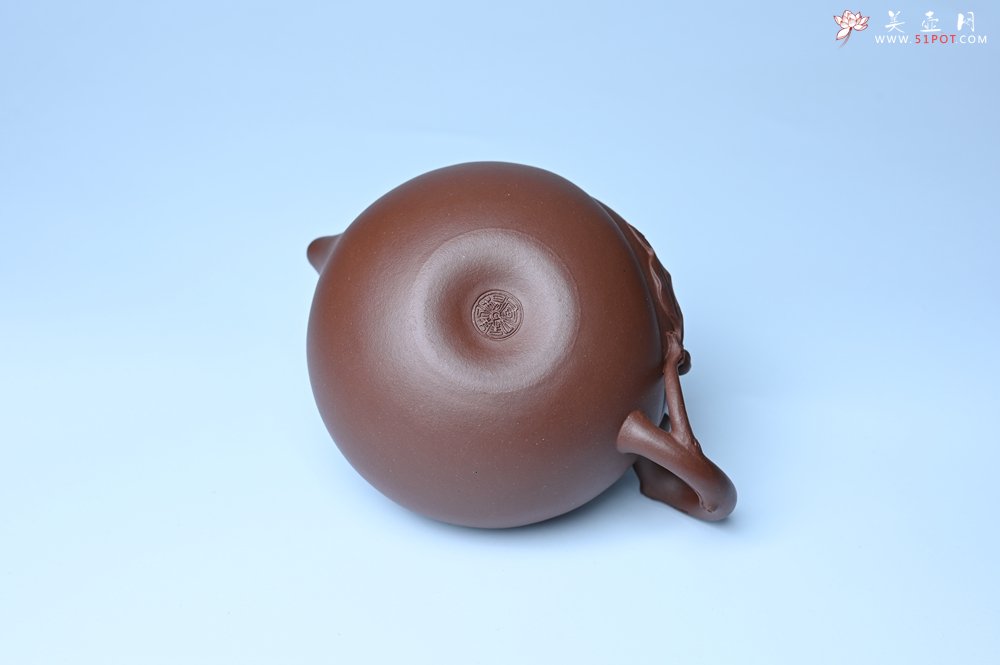 紫砂壶图片：美壶特惠 1993年国工杨军保精致特好紫泥蟠桃壶 - 宜兴紫砂壶网