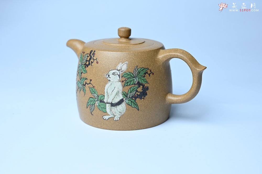 紫砂壶图片：美壶特惠 精致特好黄段泥井栏壶 泥绘祥瑞兔子 惠风和畅 寓意吉祥好运常来 - 宜兴紫砂壶网