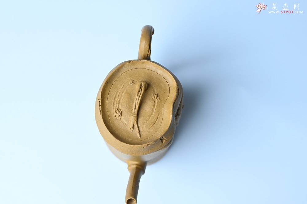 紫砂壶图片：美壶特惠 黄金段泥全手工君竹壶 茶人醉爱 - 宜兴紫砂壶网