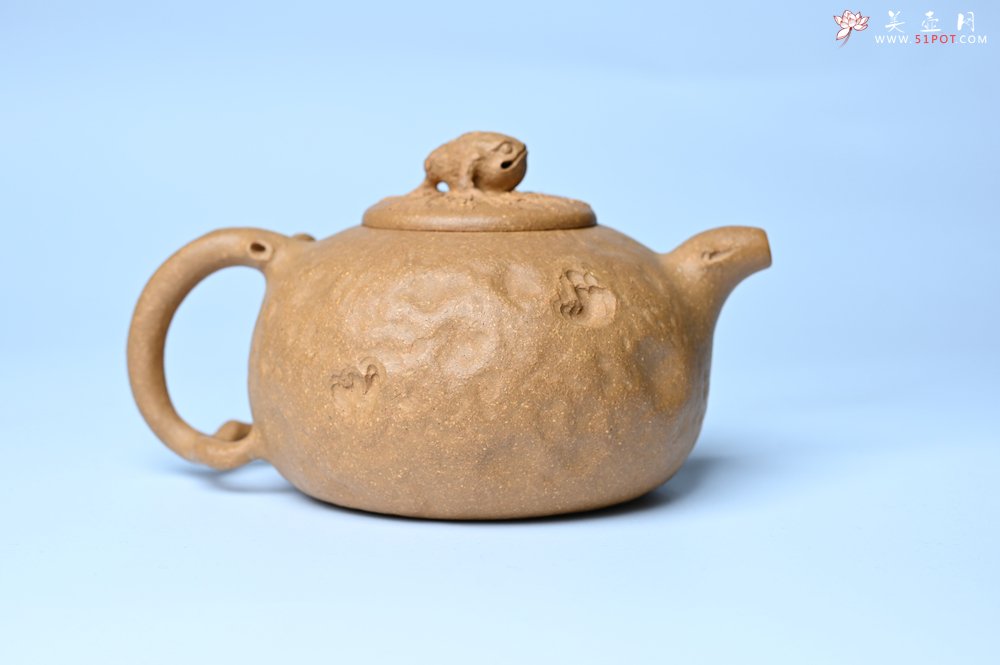 紫砂壶图片：潜力股赵老师实力演绎全手工老黄段泥金蟾供春壶 金蟾灵动 不失为一把好壶 - 宜兴紫砂壶网
