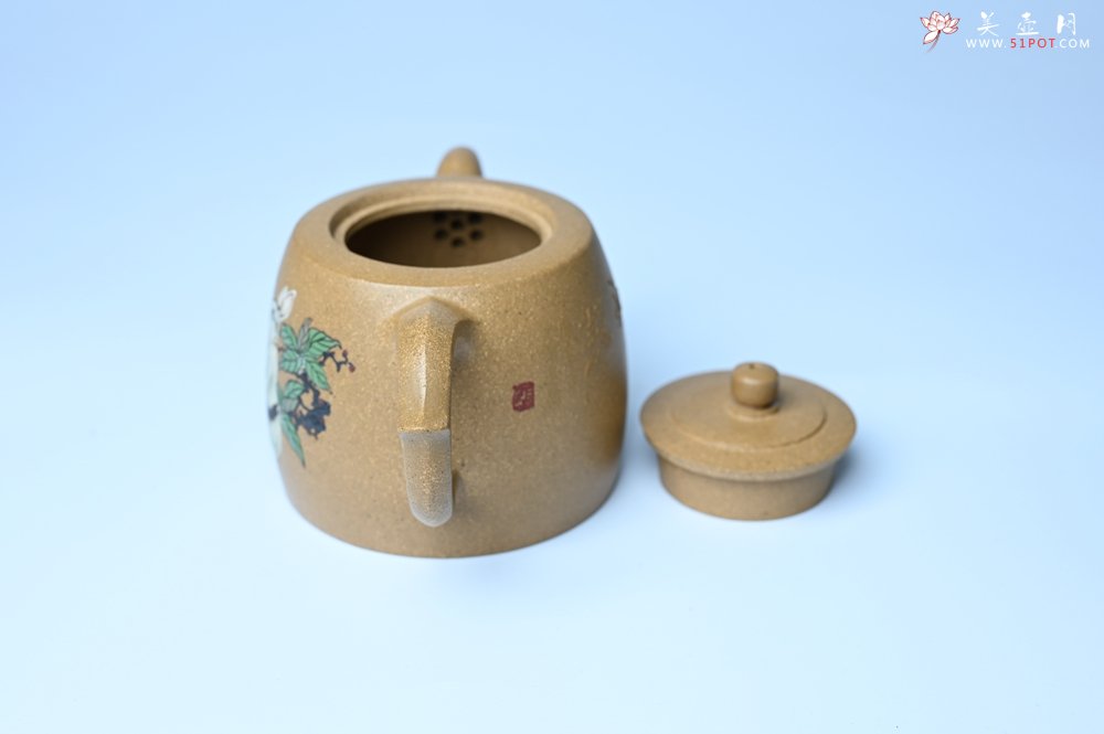 紫砂壶图片：美壶特惠 精致特好黄段泥井栏壶 泥绘祥瑞兔子 惠风和畅 寓意吉祥好运常来 - 宜兴紫砂壶网