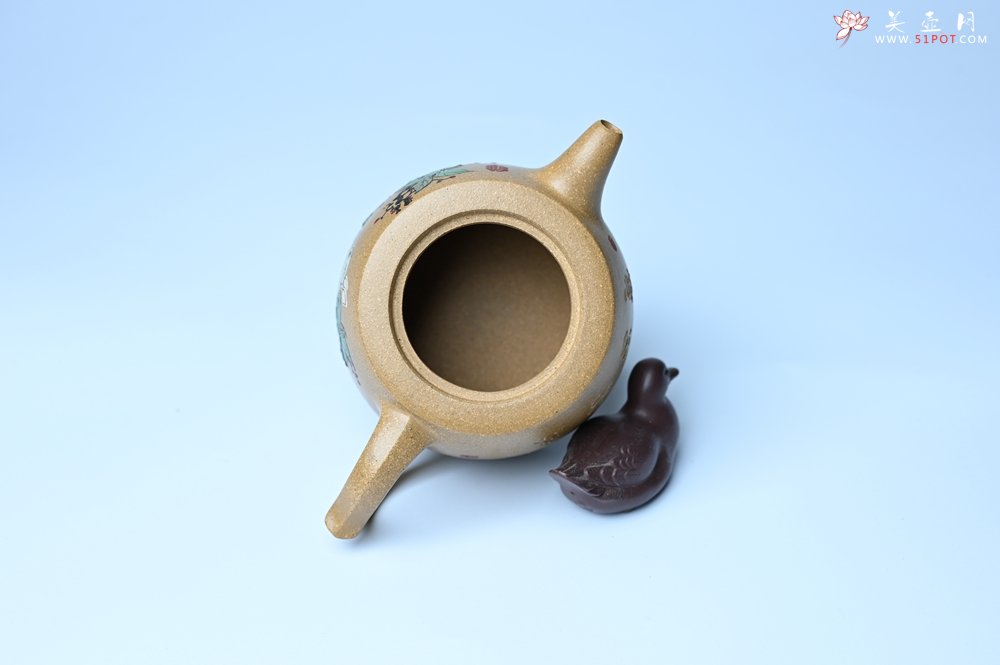 紫砂壶图片：美壶特惠 精致特好黄段泥井栏壶 泥绘祥瑞兔子 惠风和畅 寓意吉祥好运常来 - 宜兴紫砂壶网