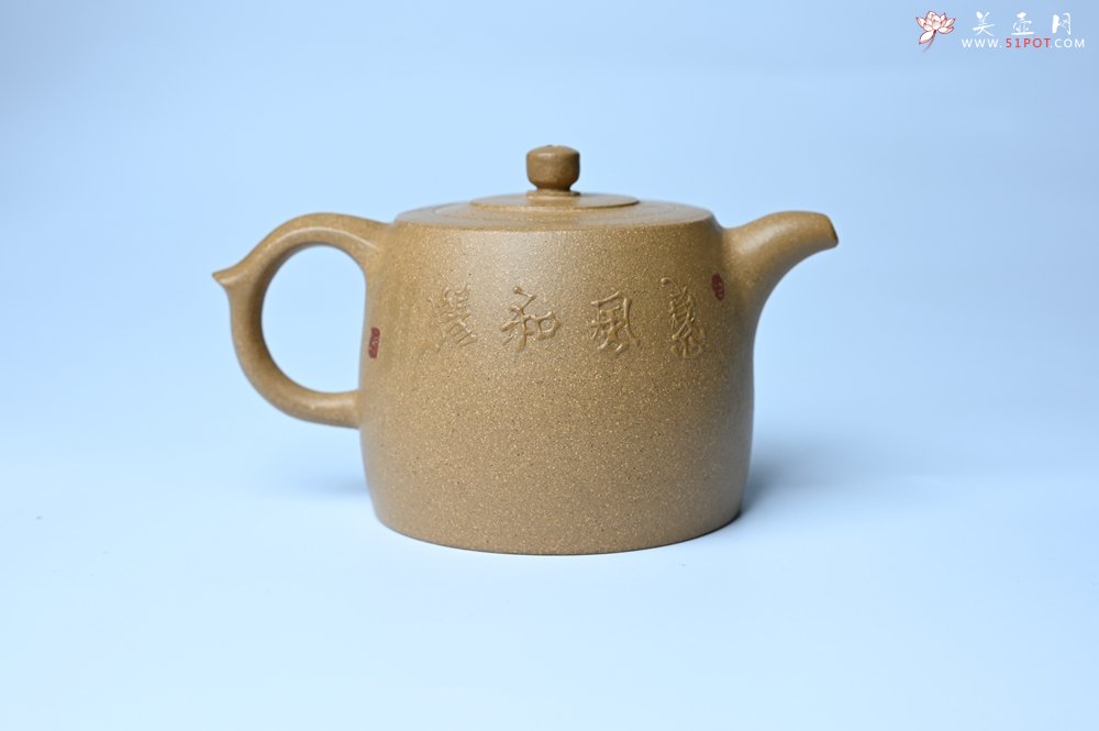 紫砂壶图片：美壶特惠 精致特好黄段泥井栏壶 泥绘祥瑞兔子 惠风和畅 寓意吉祥好运常来 - 宜兴紫砂壶网