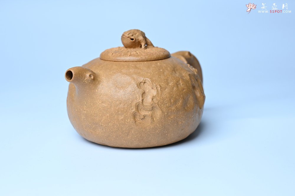 紫砂壶图片：潜力股赵老师实力演绎全手工老黄段泥金蟾供春壶 金蟾灵动 不失为一把好壶 - 宜兴紫砂壶网