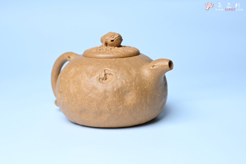紫砂壶图片：潜力股赵老师实力演绎全手工老黄段泥金蟾供春壶 金蟾灵动 不失为一把好壶 - 宜兴紫砂壶网