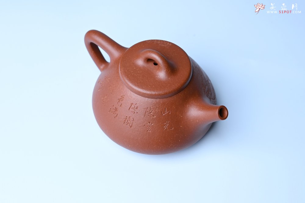 紫砂壶图片：实力派国工周斌（周镔）特好红降坡泥全手工子冶石瓢 张听钢装饰山水 - 宜兴紫砂壶网