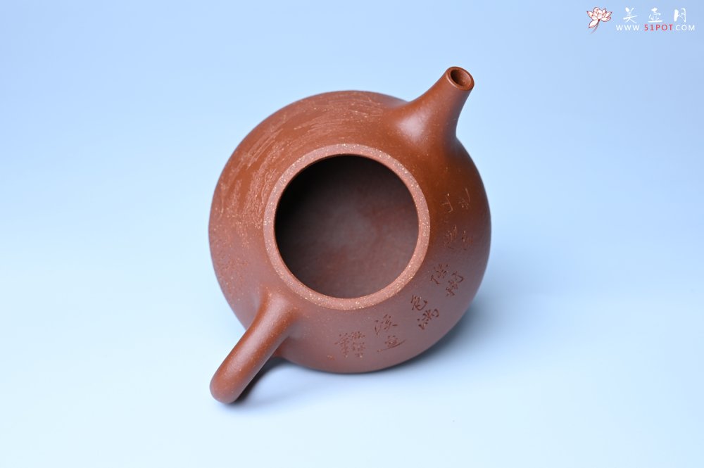 紫砂壶图片：实力派国工周斌（周镔）特好红降坡泥全手工子冶石瓢 张听钢装饰山水 - 宜兴紫砂壶网