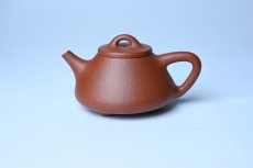 紫砂壶图片：美壶特惠 精致特好黄龙山宝山矿区红降坡泥小子冶石瓢壶 - 宜兴紫砂壶网