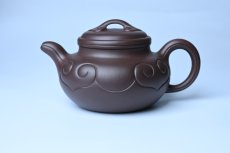 紫砂壶图片：美壶特惠 精致特好老紫泥仿古如意壶 茶人醉爱 - 宜兴紫砂壶网