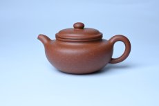 紫砂壶图片：美壶特惠 精致特好共生紫砂矿扁古壶 矿物质丰富 茶人醉爱 - 宜兴紫砂壶网