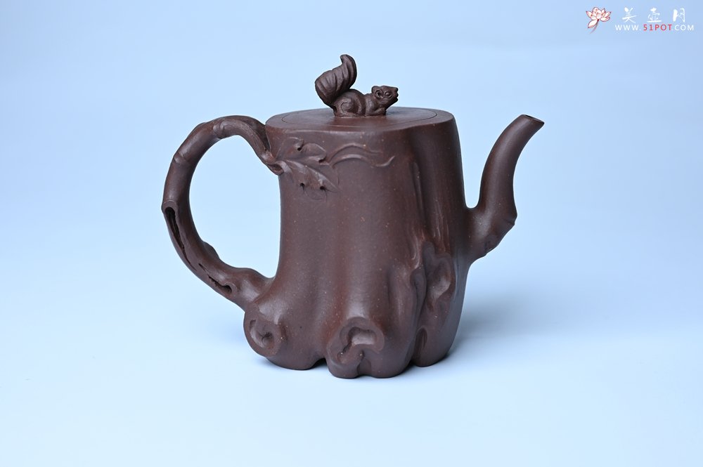紫砂壶图片：实力派工艺师周斌底槽青精品松鼠葡萄树桩壶 - 宜兴紫砂壶网