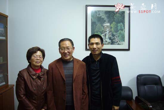 紫砂壶图片：与毛国强大师合影 - 宜兴紫砂壶网