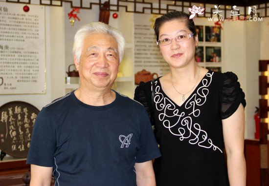 紫砂壶图片：与顾绍培大师合影 - 宜兴紫砂壶网