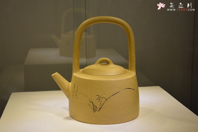 紫砂壶图片：曼生提梁 天津美术学院霍春阳教授书画 - 宜兴紫砂壶网