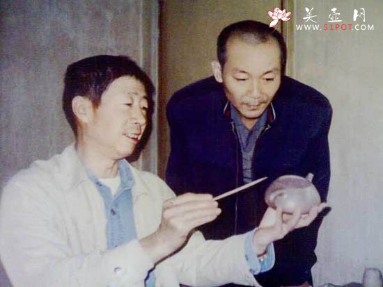 紫砂壶图片：师傅指点 - 宜兴紫砂壶网