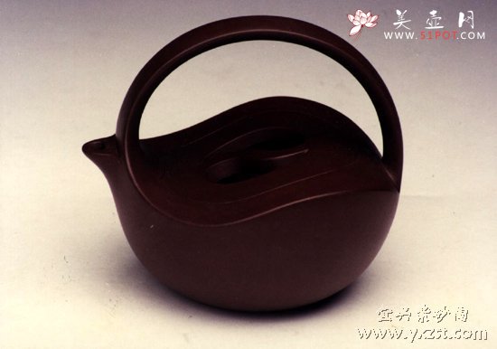 紫砂壶图片：太极提梁壶 - 宜兴紫砂壶网