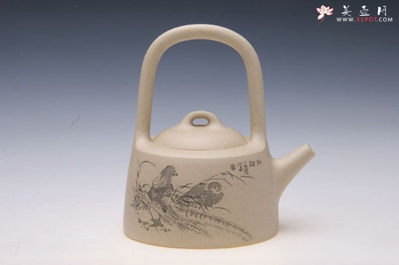 紫砂壶图片：曼生提梁 由石陶（朱炳浩）刻字装饰 - 宜兴紫砂壶网