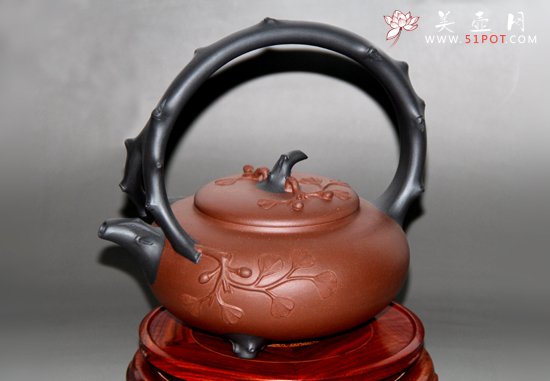 紫砂壶图片：寒梅提梁 - 宜兴紫砂壶网